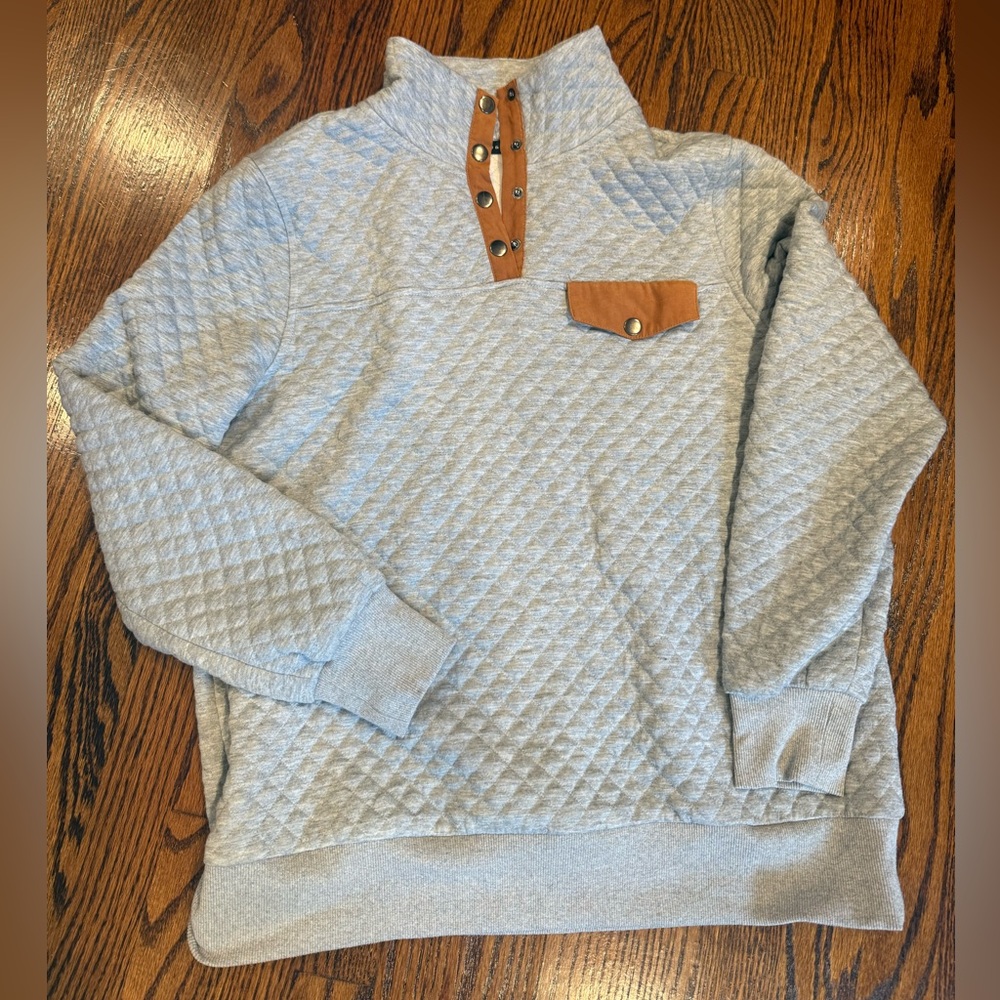 Doe & Rae Gray Quilted Women's Sweatshirt with Tan Accents